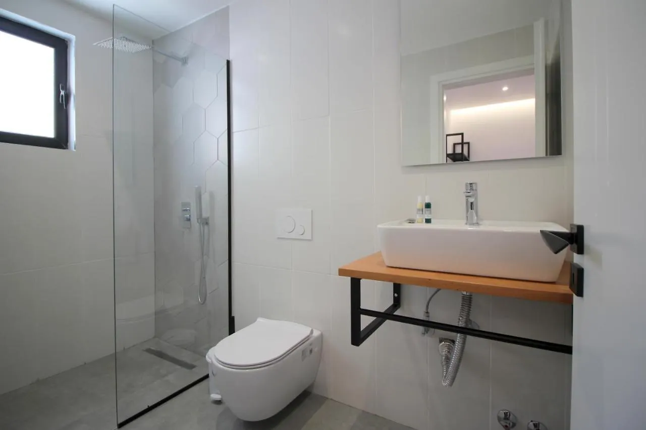 Hotel Qurku 2 Sarande